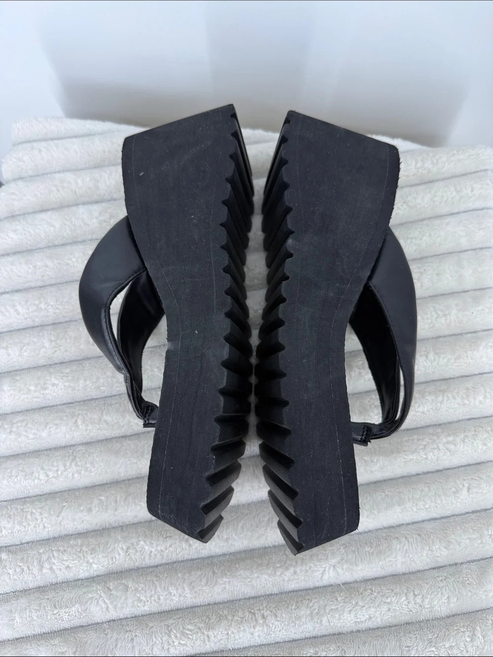 H&M Wedge Black Platform Faux Leather Thong Flip Flops size 10